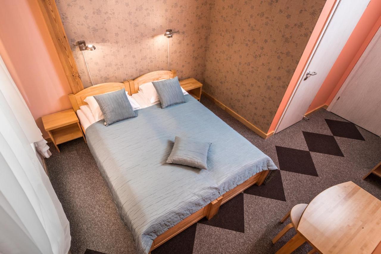 Abzali Hotel And Restaurant With Self Check-In Ādaži エクステリア 写真
