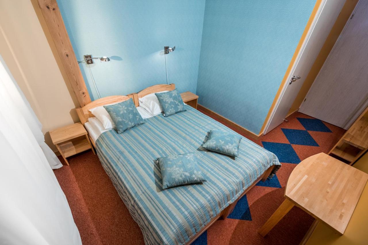 Abzali Hotel And Restaurant With Self Check-In Ādaži エクステリア 写真