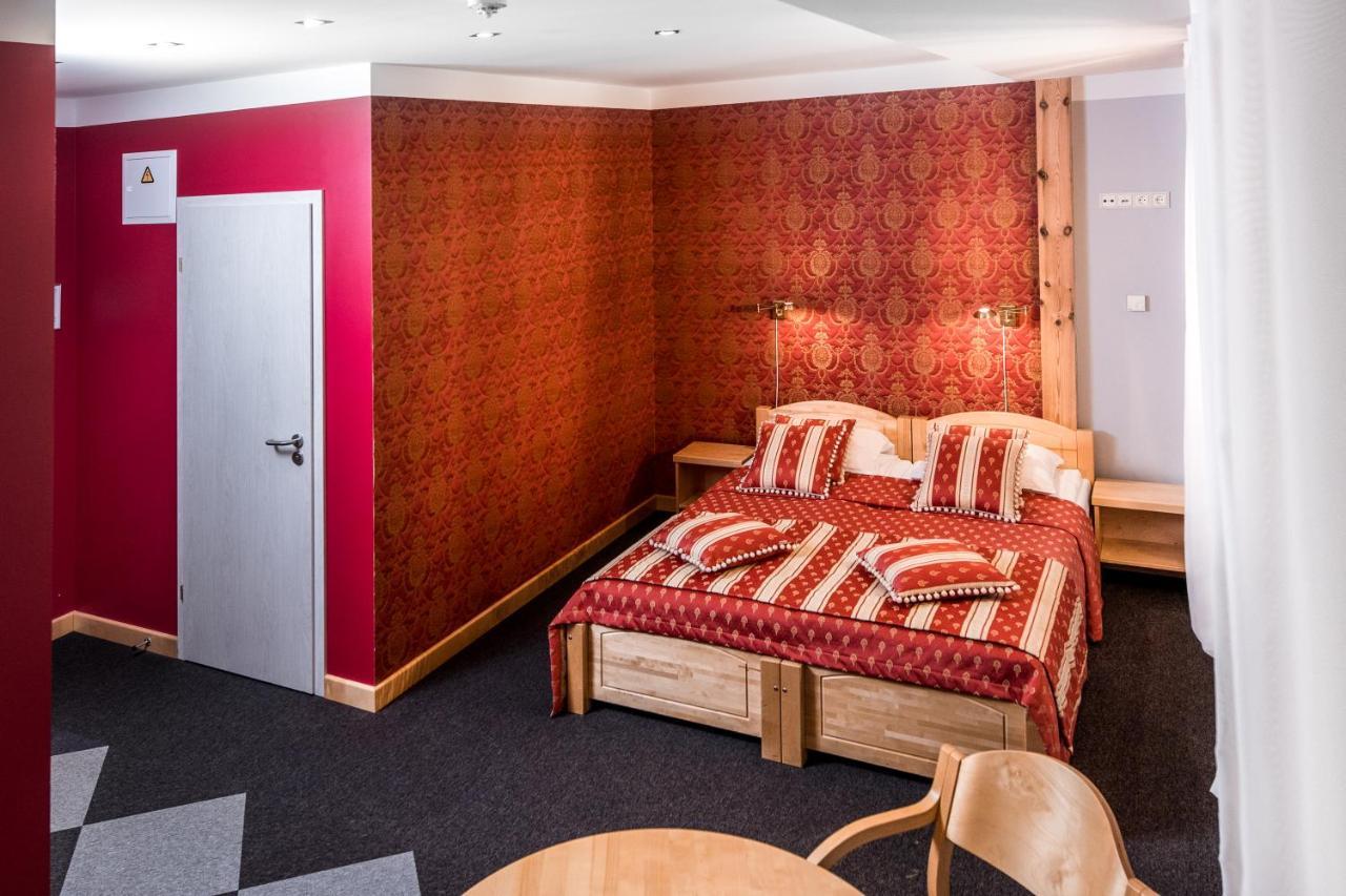 Abzali Hotel And Restaurant With Self Check-In Ādaži エクステリア 写真