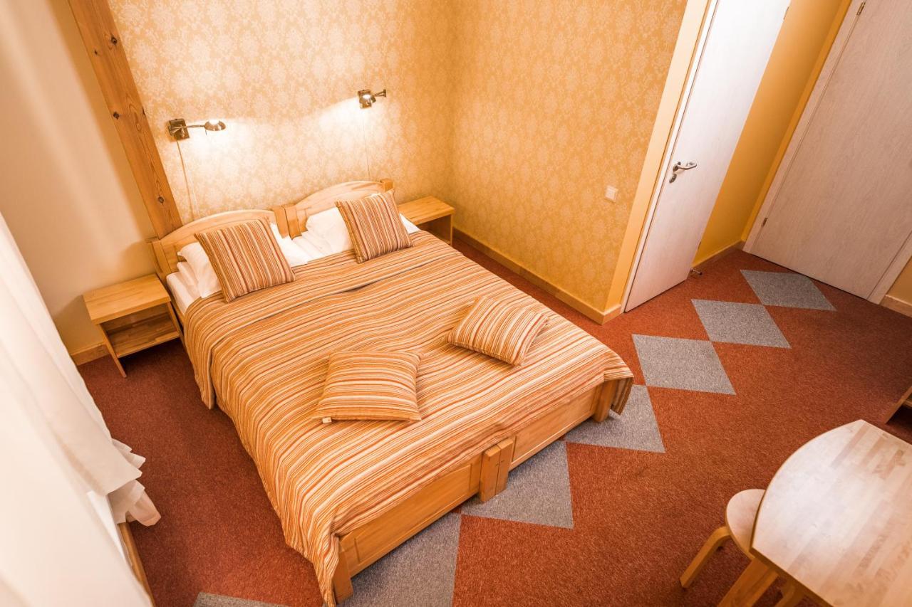 Abzali Hotel And Restaurant With Self Check-In Ādaži エクステリア 写真