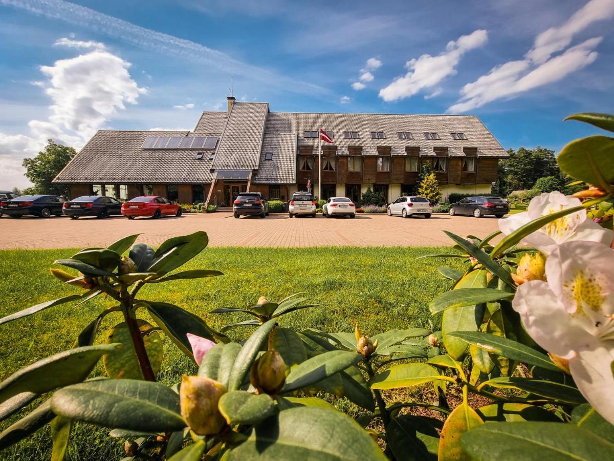 Abzali Hotel And Restaurant With Self Check-In Ādaži エクステリア 写真
