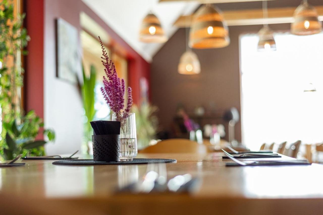 Abzali Hotel And Restaurant With Self Check-In Ādaži エクステリア 写真