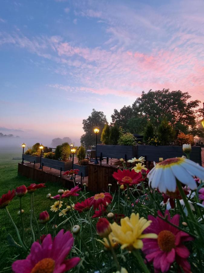 Abzali Hotel And Restaurant With Self Check-In Ādaži エクステリア 写真