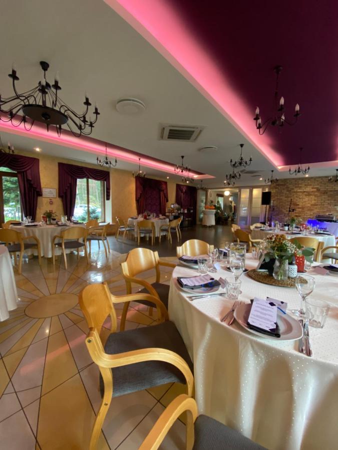 Abzali Hotel And Restaurant With Self Check-In Ādaži エクステリア 写真