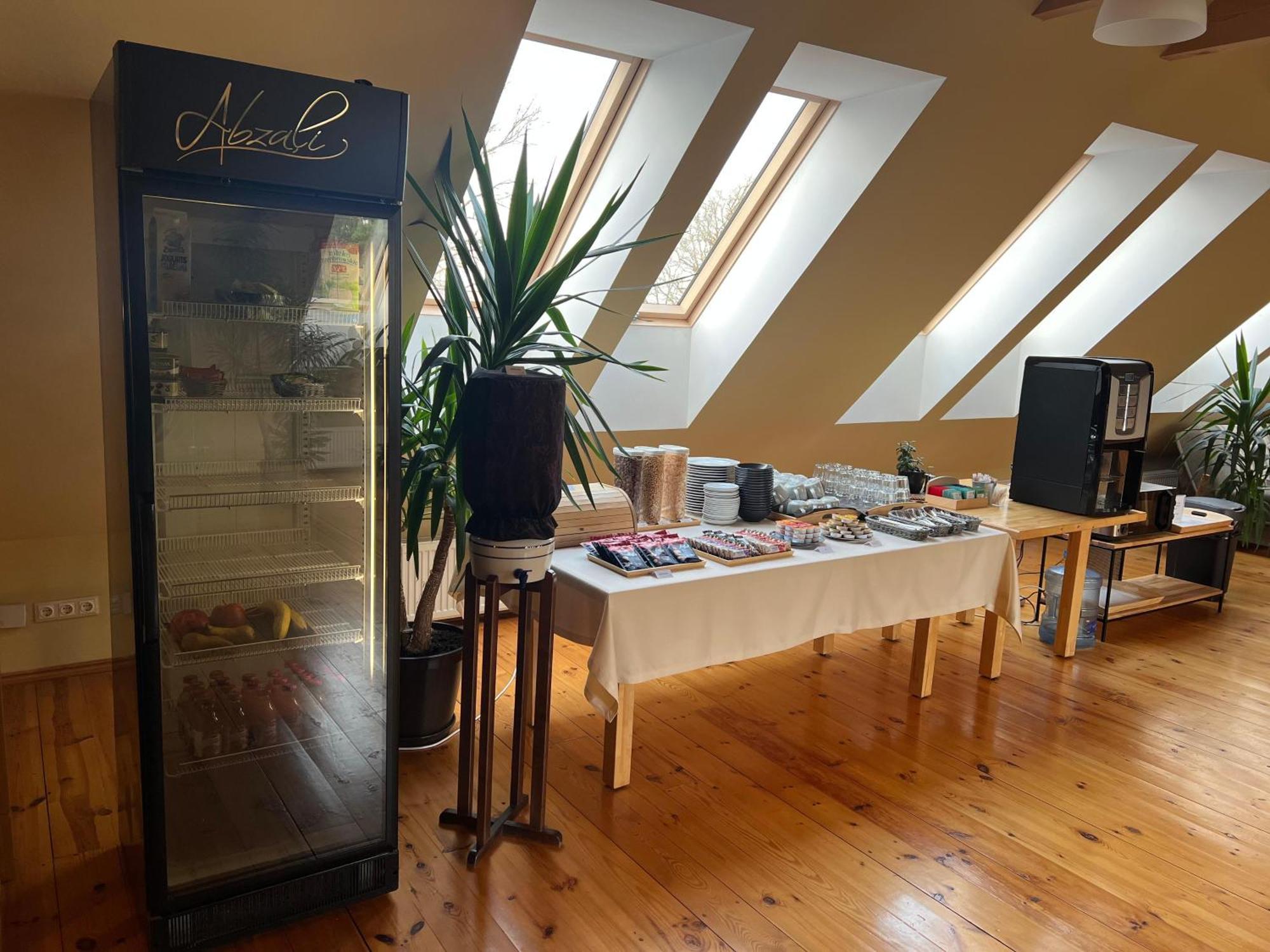 Abzali Hotel And Restaurant With Self Check-In Ādaži エクステリア 写真